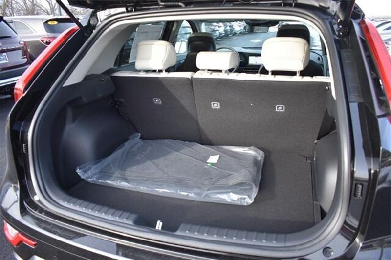 New 2025 Kia Niro EX TouringImage 17