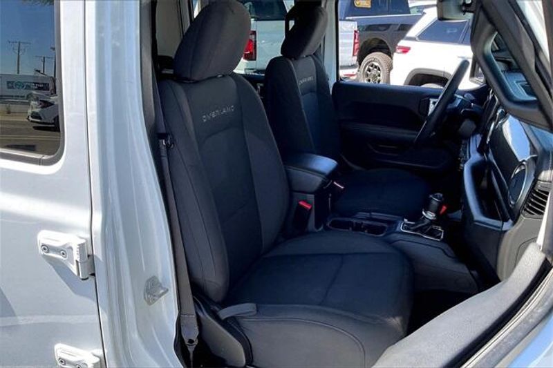 2023 Jeep Gladiator Overland photo 6