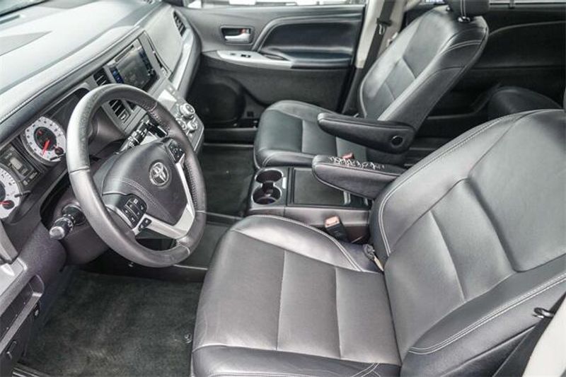 Used 2017 Toyota Sienna SEImage 19