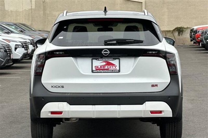 New 2025 Nissan Kicks SRImage 4