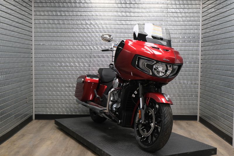 NEW 2025 INDIAN MOTORCYCLE CHALLENGER LIMITED Image 1