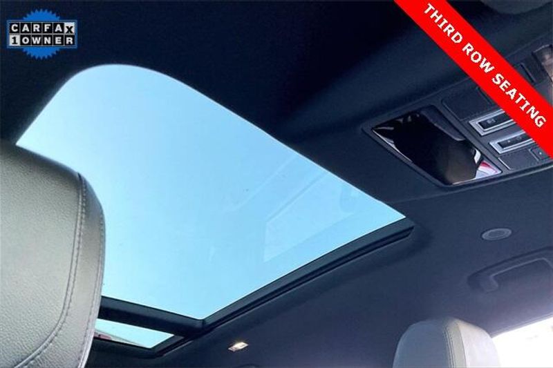 Used 2024 Land Rover Defender X-Dynamic SEImage 29