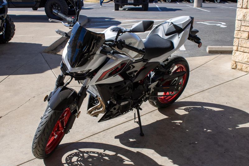 NEW 2026 KAWASAKI Z500 SE ABS Image 3