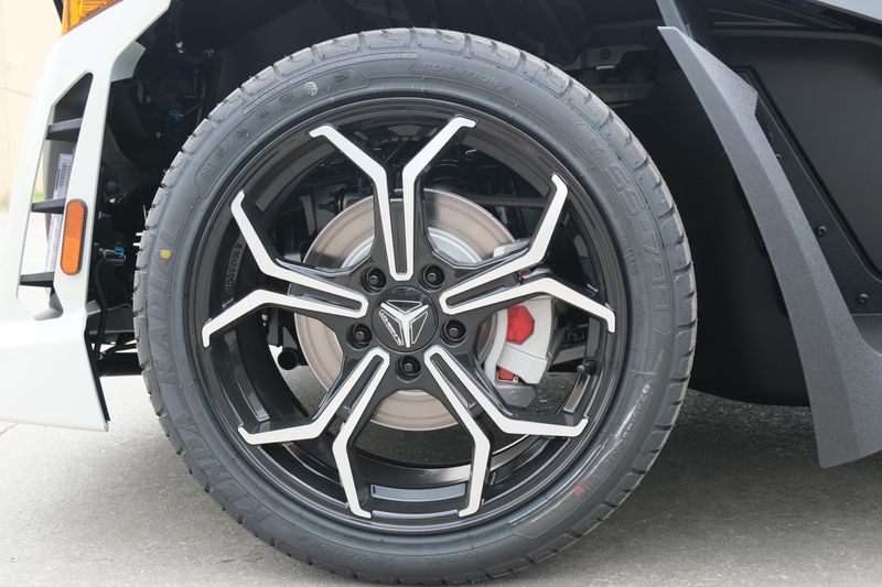 NEW 2026 POLARIS SLINGSHOT SLR AUTODRIVE Image 9