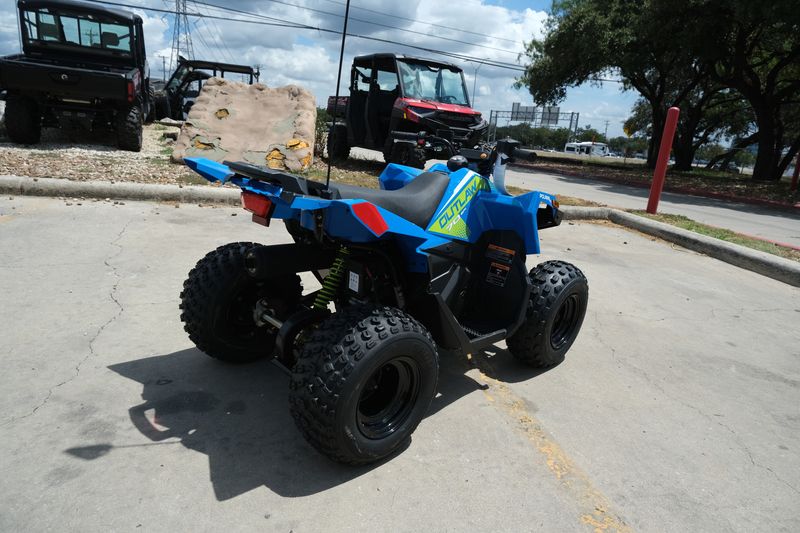 2025 Polaris OUTLAW 70 EFI VELOCITY BLUE AND LIFTED LIMEImage 14