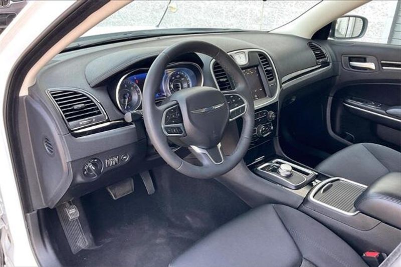 Used 2023 Chrysler 300 TouringImage 14