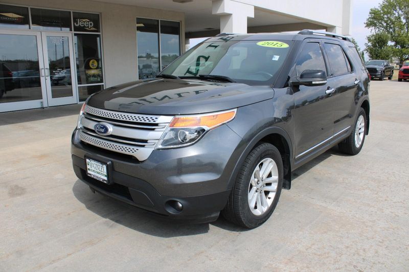 2015 Ford Explorer XLT photo 2