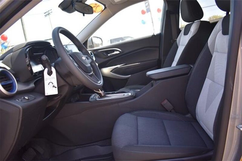 2025 Chevrolet Trax LSImage 19