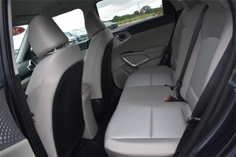 New 2025 Kia Soul LXImage 16