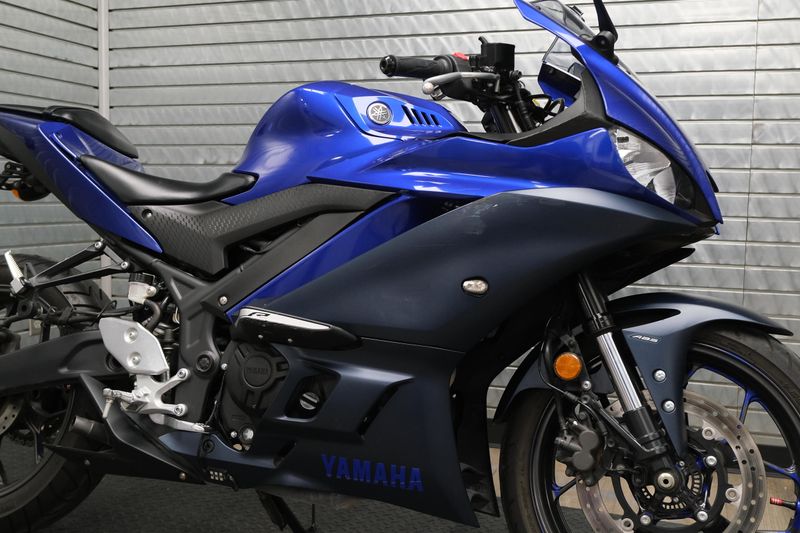 USED 2023 YAMAHA YZFR3 ABS Image 10