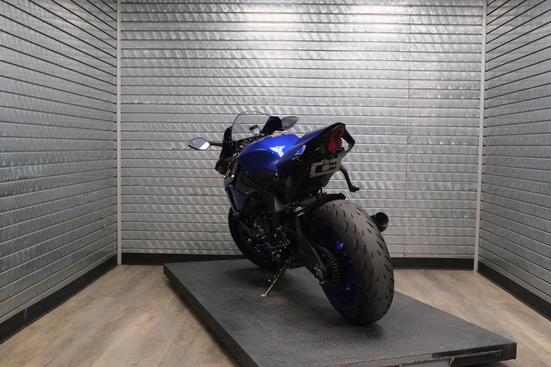 USED 2018 YAMAHA YZF-R1 Image 5