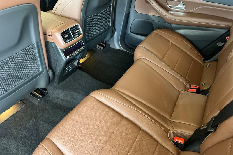 2025 Mercedes-Benz GLS 450Image 13