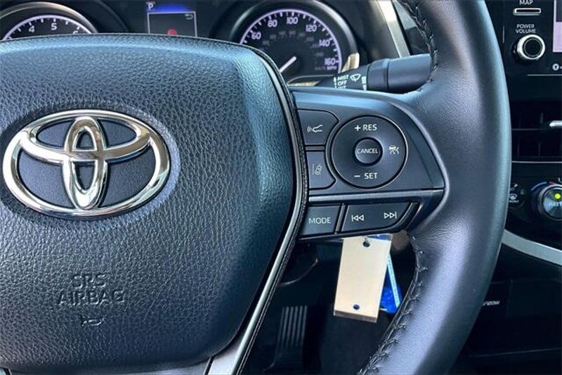 Used 2022 Toyota Camry SEImage 19