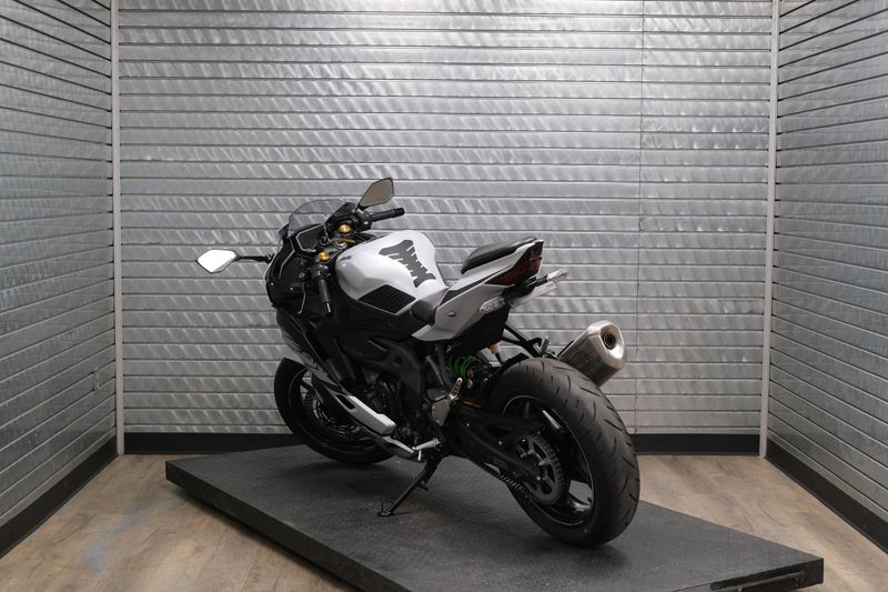 USED 2025 KAWASAKI NINJA ZX4RR ABS Image 5