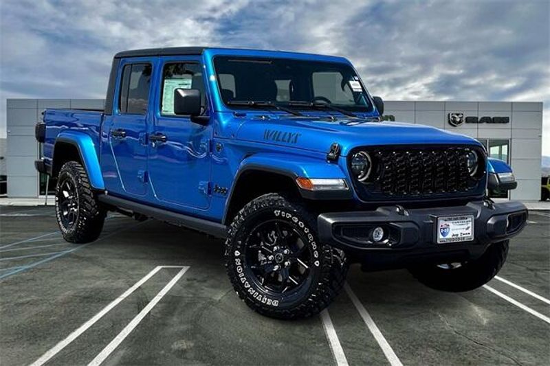 2025 Jeep Gladiator Willys photo 13