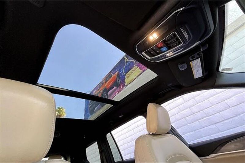 Used 2023 Jeep Grand Cherokee L LimitedImage 29