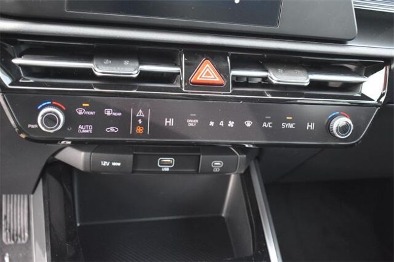 2025 Kia Niro LXImage 26