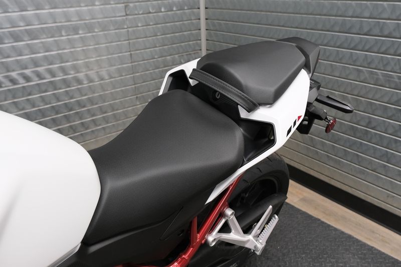 NEW 2025 HONDA CB750 HORNET Image 17