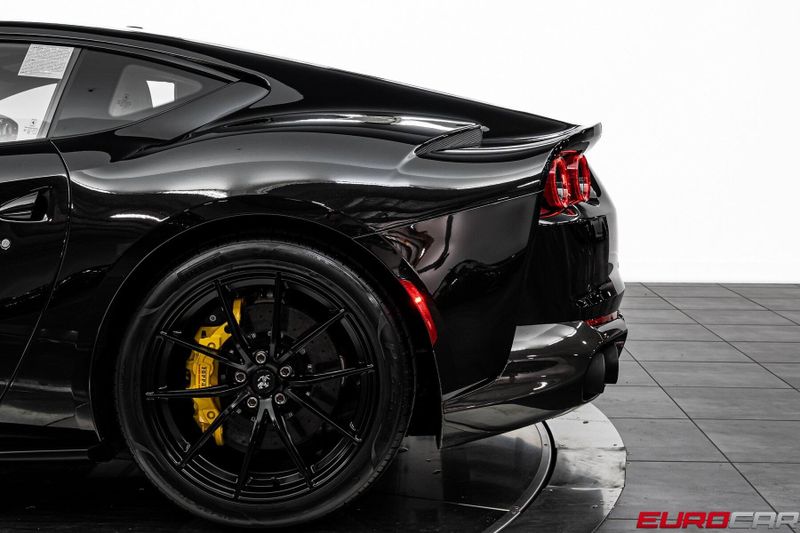 2020 Ferrari 812 Superfast *CARBON FIBER STEERING WHEEL * DAYTONA  SEATS*Image 16