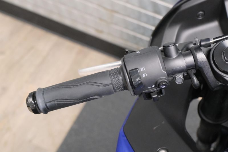 USED 2023 YAMAHA YZFR3 ABS Image 20