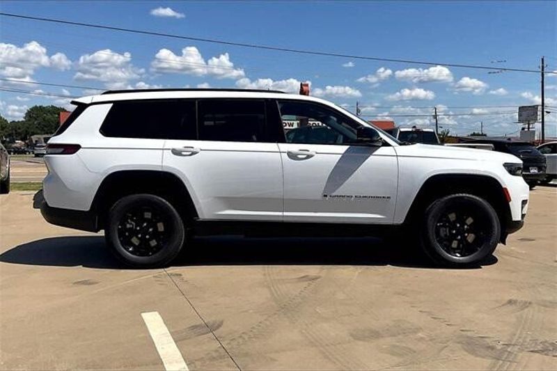 2024 Jeep Grand Cherokee L Altitude X 4x4Image 16