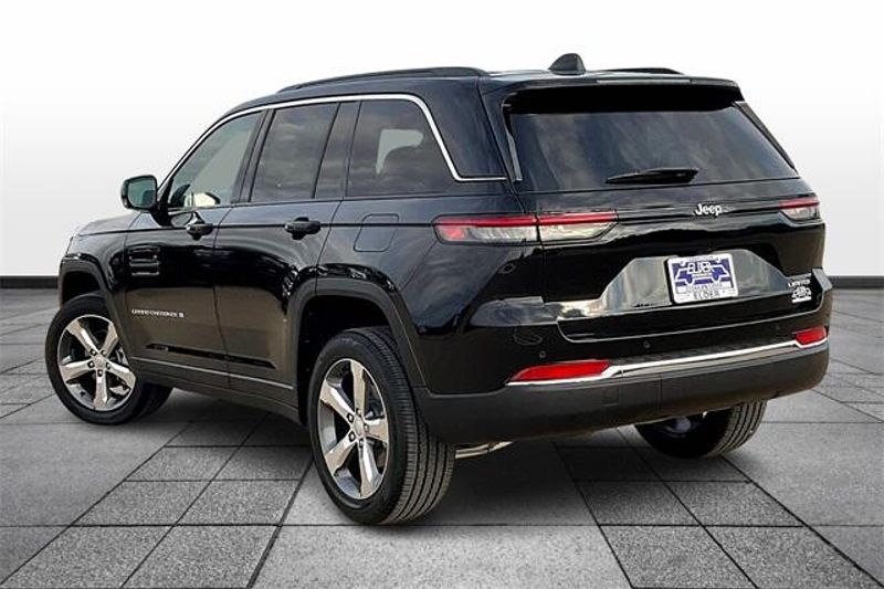 2025 Jeep Grand Cherokee Limited 4x2Image 3