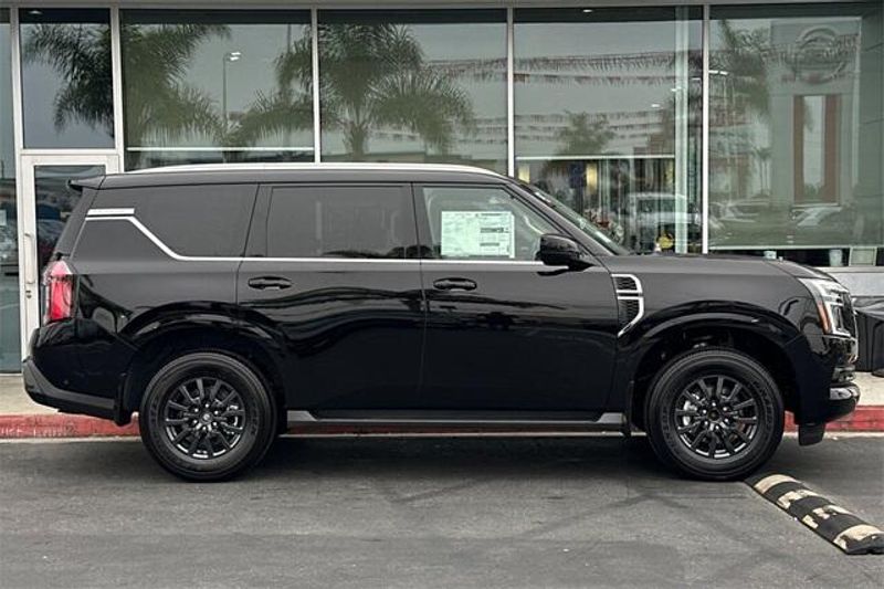 New 2025 Nissan Armada SVImage 2