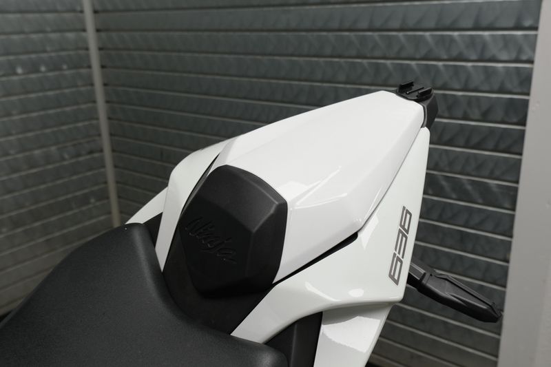 USED 2025 KAWASAKI NINJA ZX6R Image 18