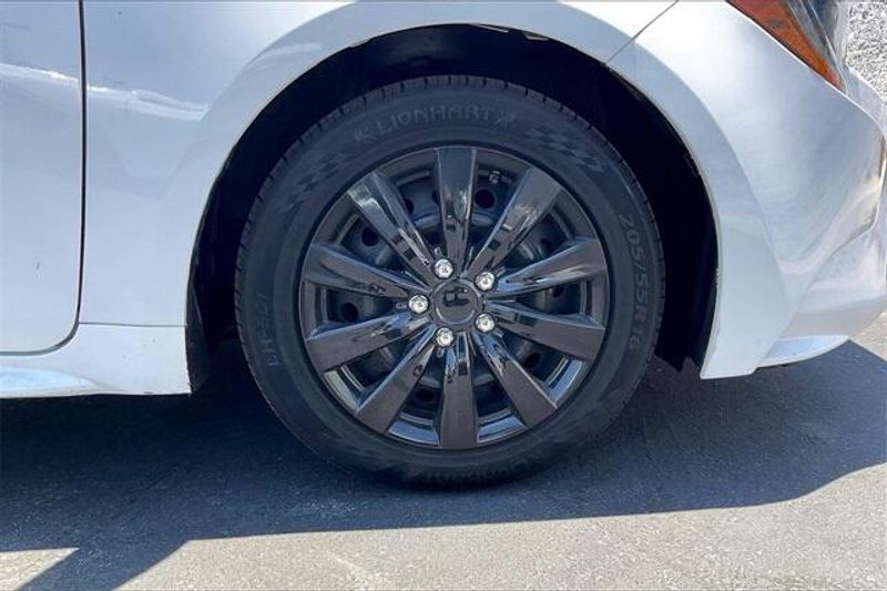 Used 2021 Toyota Corolla LEImage 8