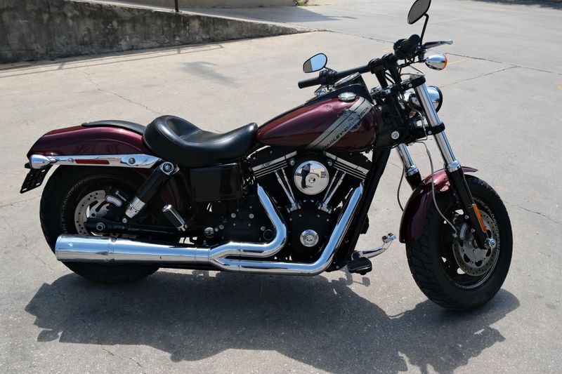 Used 2015 HARLEY DYNA FAT BOB MAROON Image 2