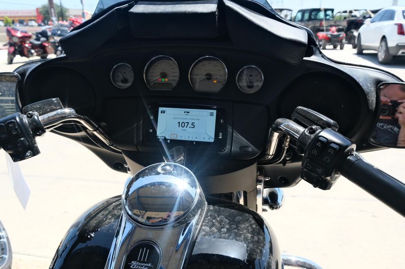 Used 2019 HARLEY STREET GLIDE BLACK Image 15
