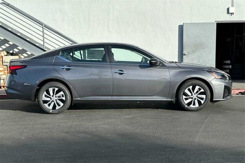 2025 Nissan Altima 2.5 SImage 2