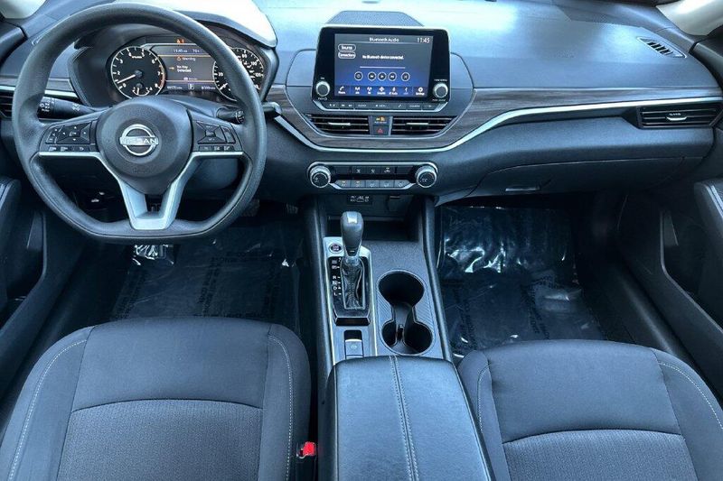 Used 2025 Nissan Altima 2.5 SVImage 12