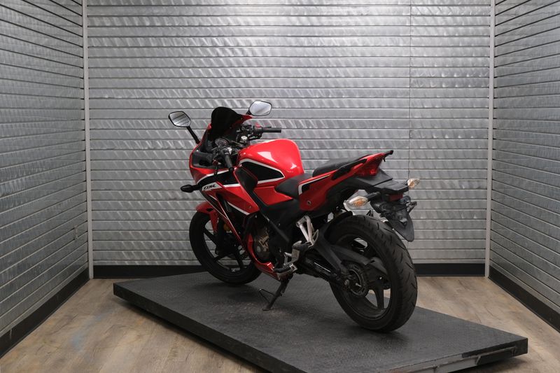 USED 2017 HONDA CBR300R Image 5