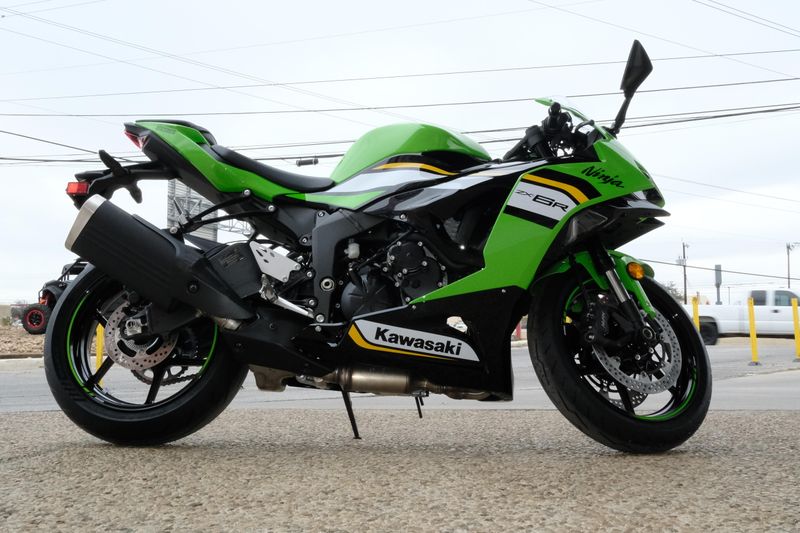 2025 Kawasaki NINJA ZX6R KRT EDITION ABS LIME GREEN AND EBONY AND PEARL BLIZZARD WHITEImage 19