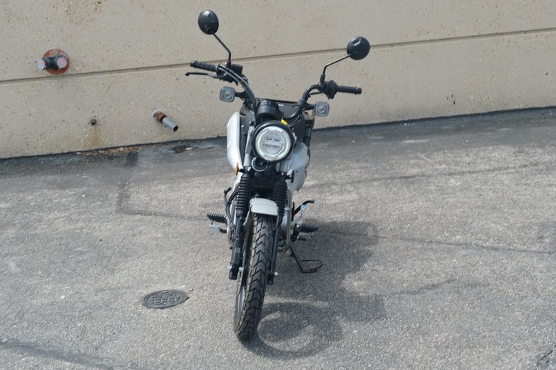 2025 Honda TRAIL 125 PEARL SMOKY GRAY Image 8