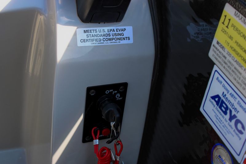 USED 2022 CREST CLASSIC FISH 220 C4 Image 26