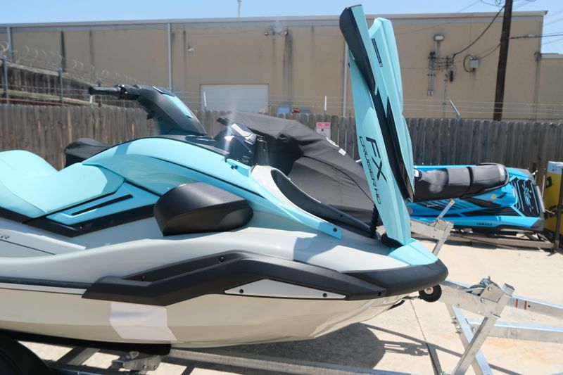 2025 Yamaha FX CRUISER HO WITH AUDIO MINT AND PEARL Image 3