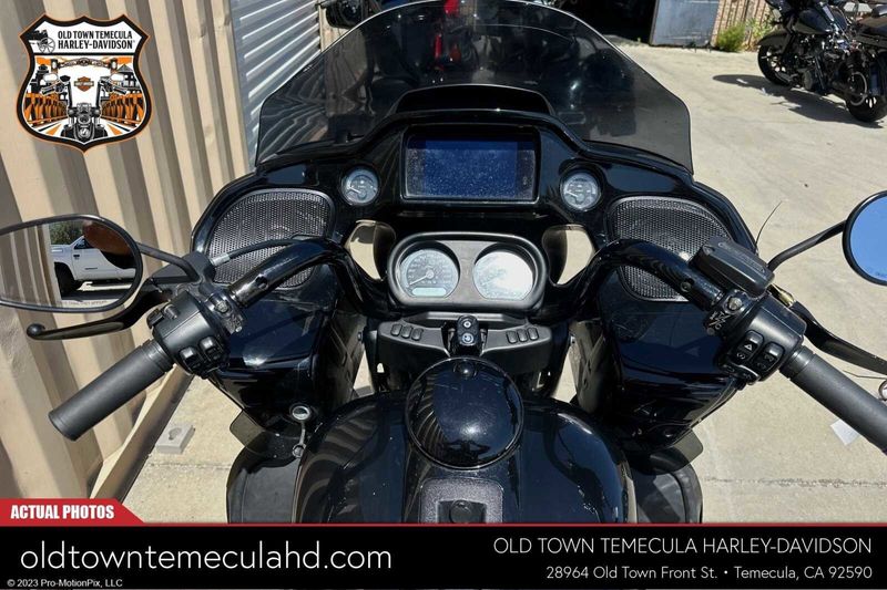 2022 Harley-Davidson Road Glide in a Black exterior color. BMW Motorcycles of Temecula – Southern California (951) 506-6903 bmwmotorcyclesoftemecula.com 