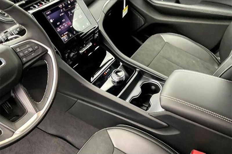 New 2025 Jeep Grand Cherokee Altitude 4x2Image 7
