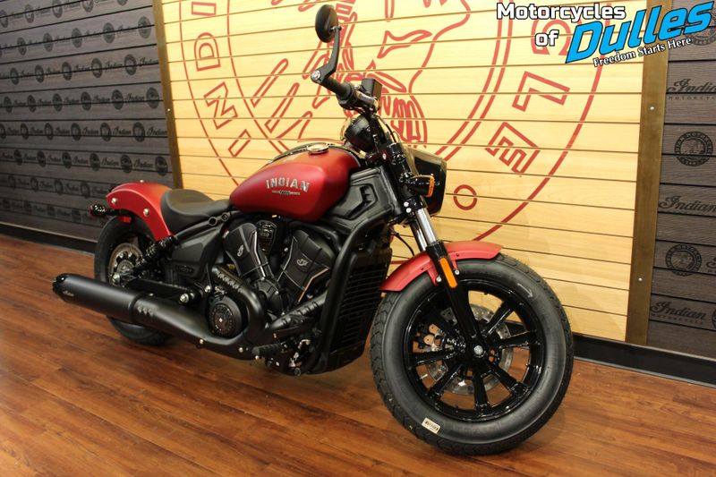 2025 Indian Motorcycle Scout Bobber Ltd w/ Tech Pkg Image 2