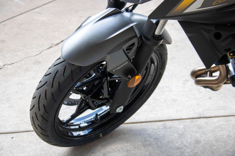 NEW 2026 KAWASAKI Z500 ABS Image 17