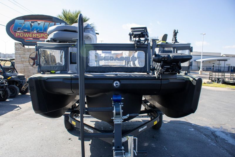 NEW 2026 SEADOO SWITCH FISH COMPACT 170HP WITH PAINTED TRAILER Image 2