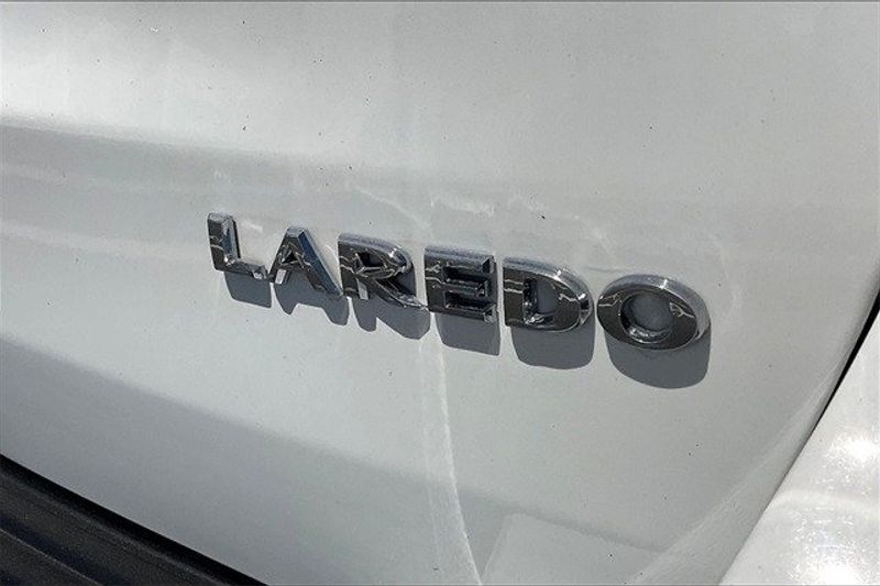 2021 Jeep Grand Cherokee Laredo XImage 7