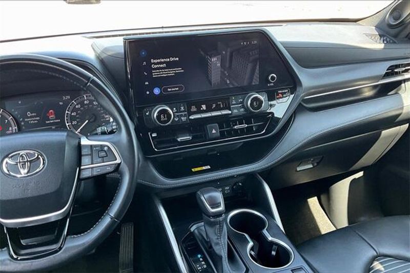 Used 2023 Toyota Highlander XSEImage 5