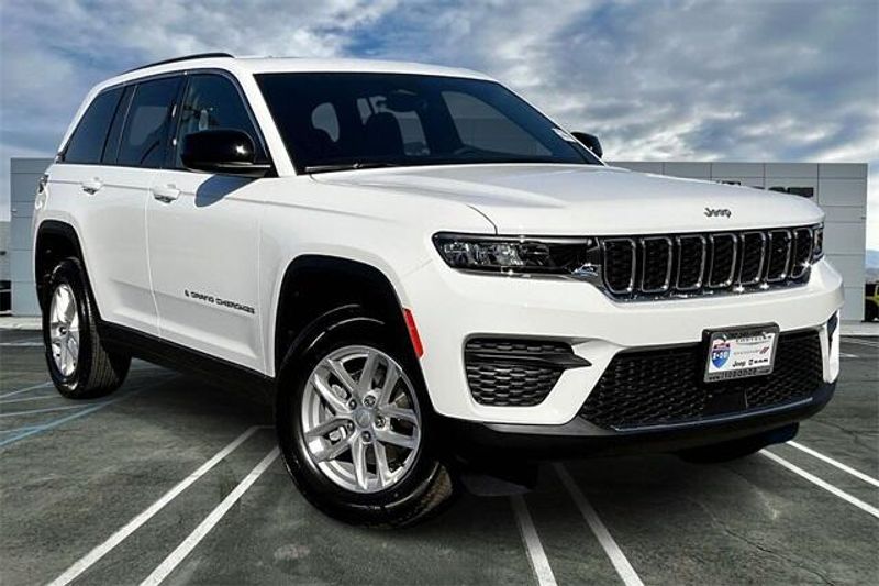 New 2025 Jeep Grand Cherokee Laredo X 4x4Image 14