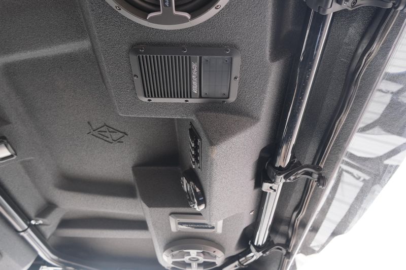 NEW 2025 HONDA PIONEER 10006 DELUXE CREW Image 38