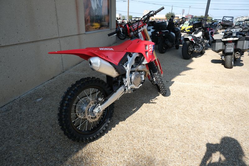 2025 Honda CRF450R REDImage 15