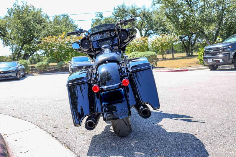 USED 2018 HARLEY STREET GLIDE SPECIAL Image 2