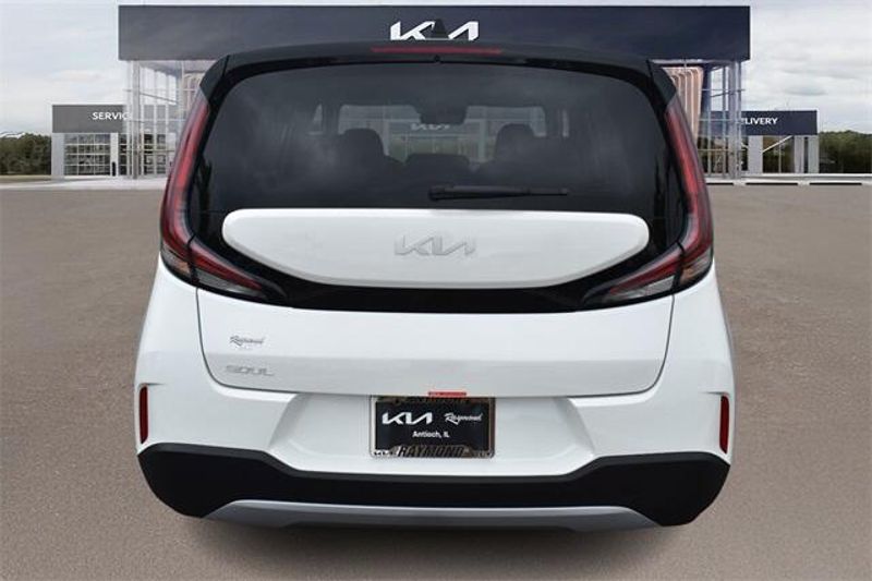 New 2025 Kia Soul LXImage 4